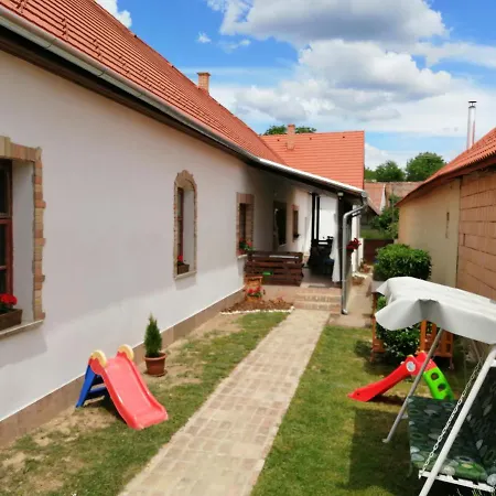 Guest house Carolina Vendeghaz
